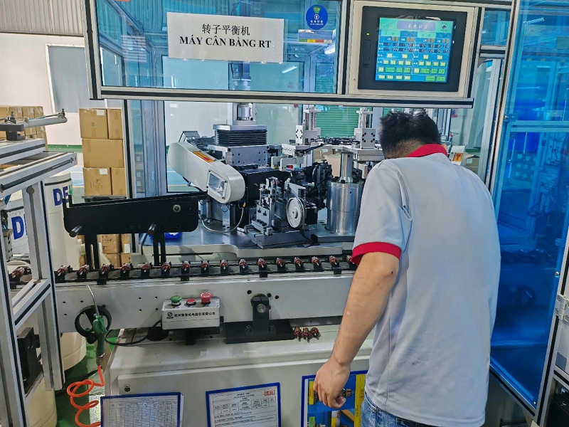 集智平衡機售后團隊遠赴越南，助力“永捷電機”設備維護